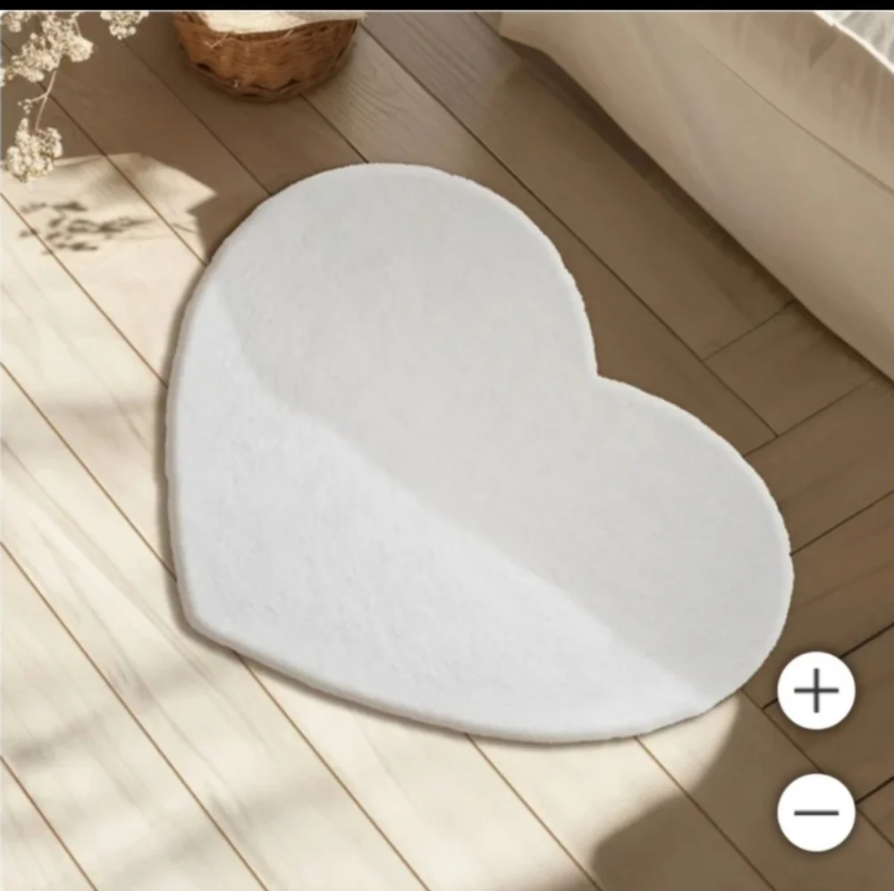 Mondetta Chateau Heart-Shaped Faux Fur Rug